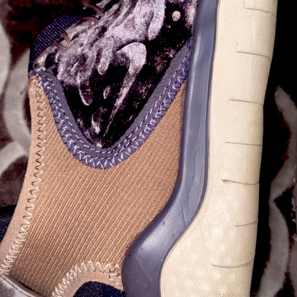NIKE Free Run Wild Velvet Sneakers Womens SIZE 8 Oil Gray Mink Brown Cheetah